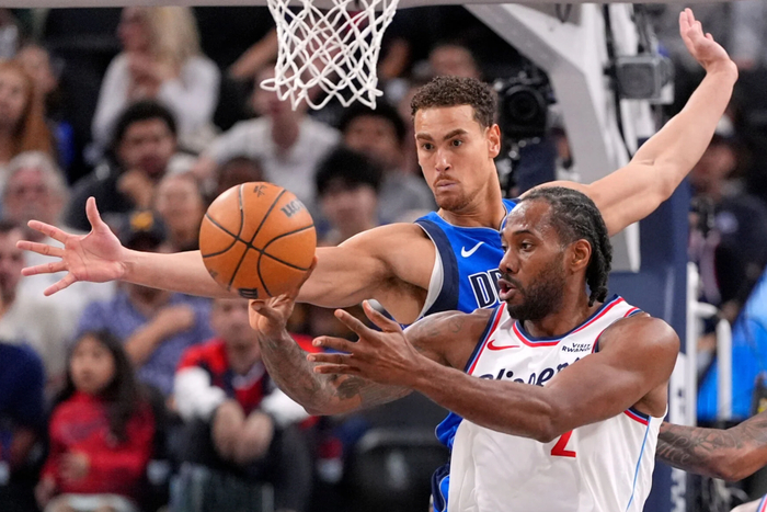 世界杯官方直播软件下载-快船送勇士锁定西部第10！小卡三节轰34+6三分 弗拉格25+9献隔扣|考瓦伊·莱昂纳德|独行侠|投篮|达拉斯独行侠队|威尔特-张伯伦_新浪体育_新浪新闻